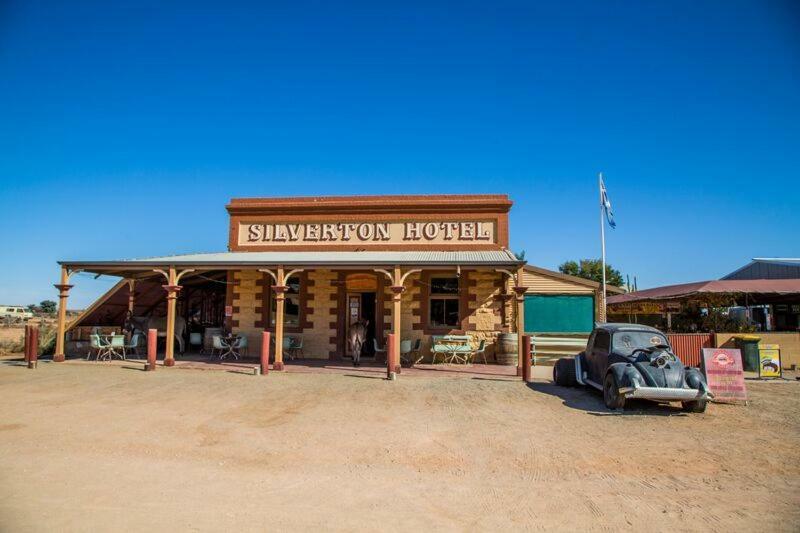 The Silverton Hotel Buitenkant foto